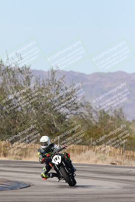 media/Dec-01-2025-Moto Forza (Mon) [[2daa91e15f]]/3-Beginner Group/Session 3 (Turn 3)/